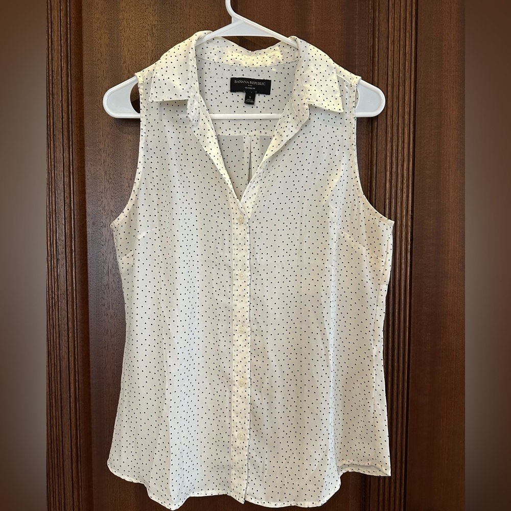 Women’s sleeveless blouses